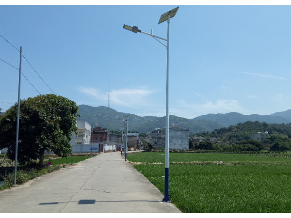 新農(nóng)村LED太陽能路燈價格