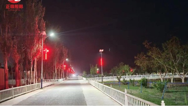 新疆中國結(jié)太陽能路燈安裝