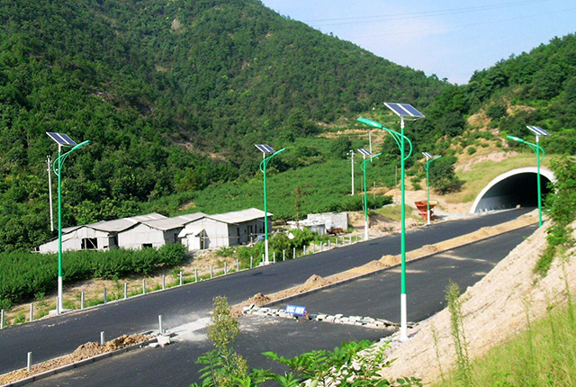 特色太陽(yáng)能路燈廠家